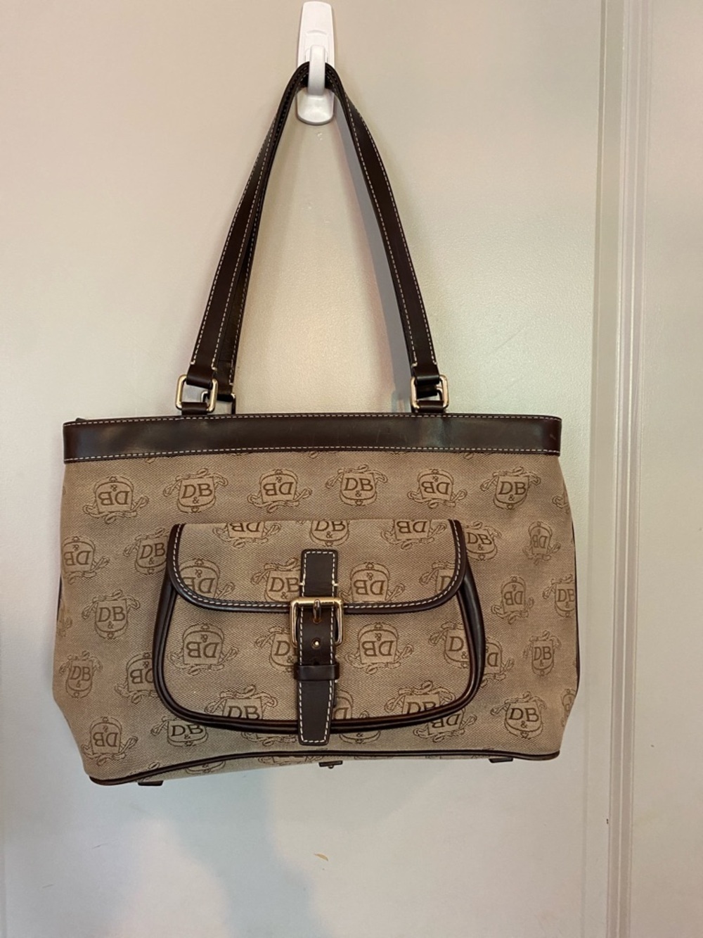 Dooney & Burke East West shoulder/tote bag like new with dust cover 17.5”w 10”H